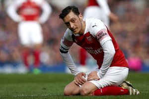 ����� ����