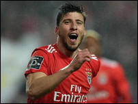 ����� ����