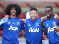 ����� ����