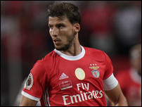 ����� ����