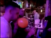 �������