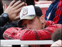 ����� ����