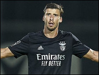 ����� ����