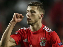 ����� ����