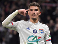 ����� ����