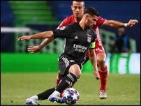 ����� ����