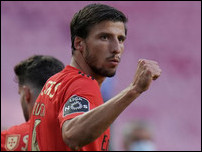 ����� ����