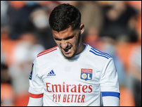 ����� ����