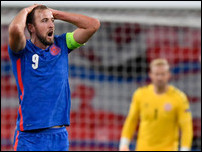 ����� ����