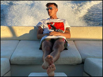 ����� ����