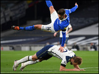 ����� ����