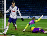 ����� ����