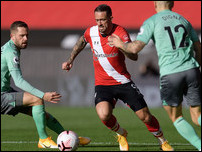 ����� ����