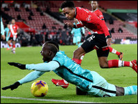 ����� ����