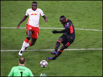 ����� ����