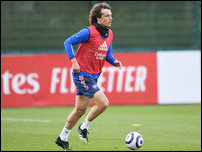 ����� ����