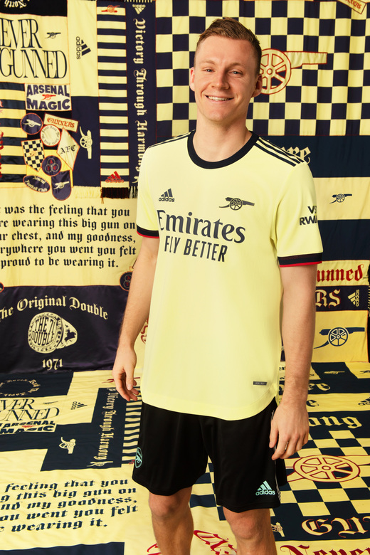 Новая выездная форма Арсенала на сезон 2021/22 Новая выездная форма Арсенала на сезон 2021/22