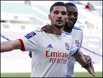 ����� ����