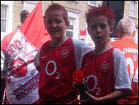 ����� ����