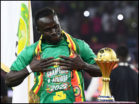 ����� ����