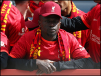 ����� ����