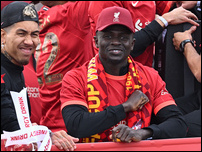 ����� ����