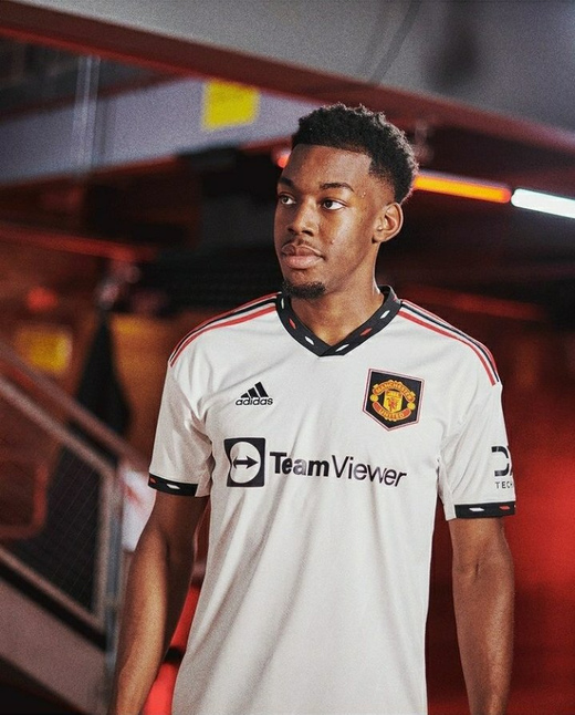 Новая выездная форма Манчестер Юнайтед на сезон 2022/23 Новая выездная форма Манчестер Юнайтед на сезон 2022/23