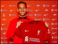 ����� ����