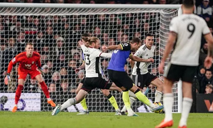 ����� ����