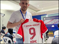 ����� ����