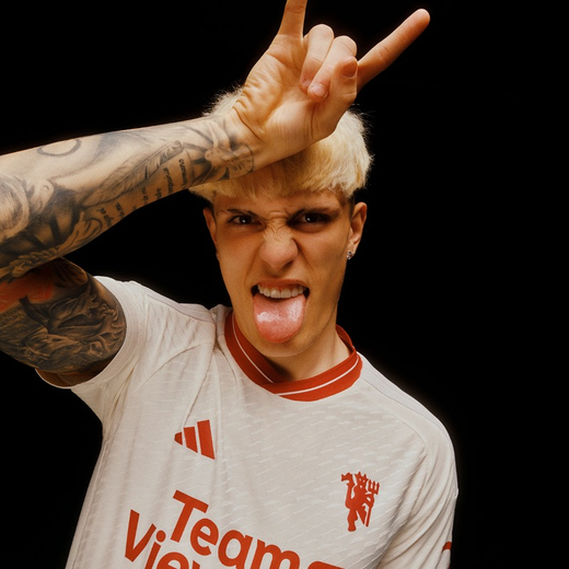 Третий комплект формы Манчестер Юнайтед на сезон 2023/24 Третий комплект формы Манчестер Юнайтед на сезон 2023/24