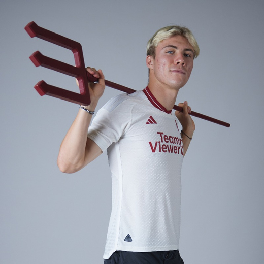 Третий комплект формы Манчестер Юнайтед на сезон 2023/24 Третий комплект формы Манчестер Юнайтед на сезон 2023/24