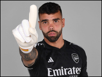 ����� ����