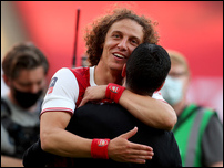 ����� ����