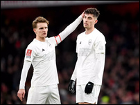 �������