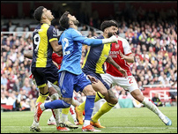 ����� ����