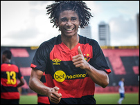 ����� ����