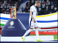 ����� ����