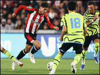 ����� ����