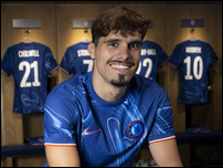 ����� ����