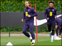 ����� ����