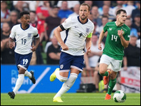 ����� ����