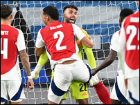 ����� ����