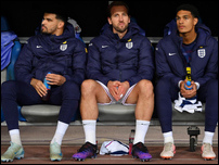 ����� ����