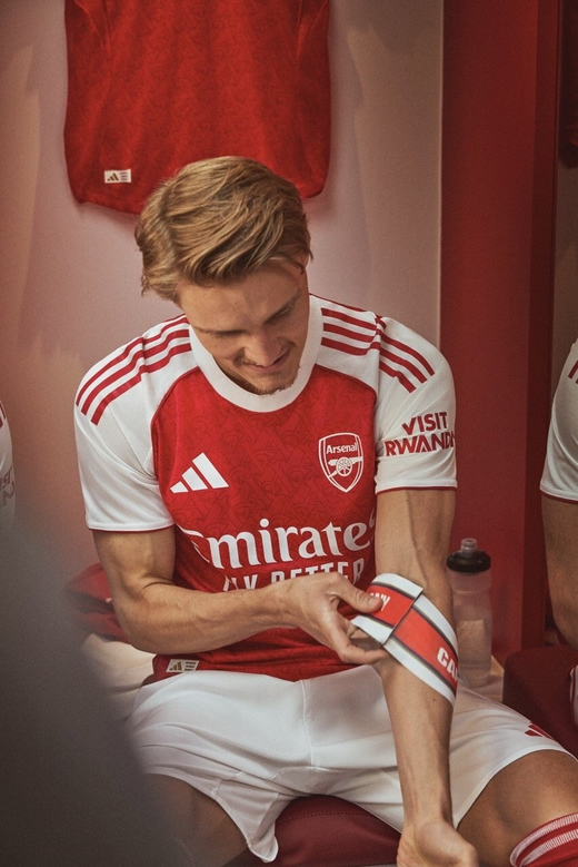 Новая домашняя форма Арсенала на сезон 2025/26 Новая домашняя форма Арсенала на сезон 2025/26