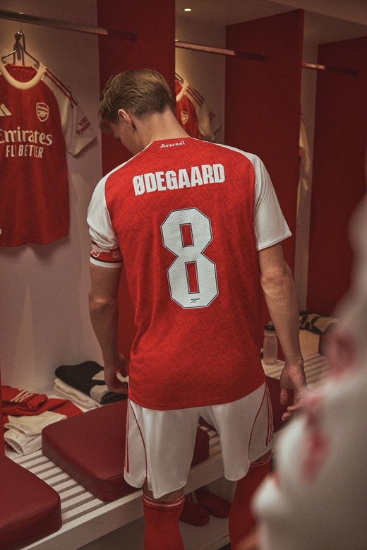 Новая домашняя форма Арсенала на сезон 2025/26 Новая домашняя форма Арсенала на сезон 2025/26