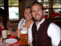 ����� ����