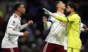 ����� ����