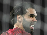 ����� ����