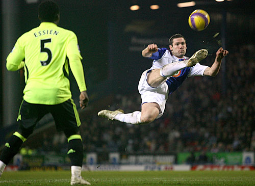 ����� ����